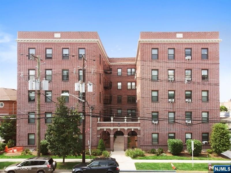 855 Broad Avenue B2 - Photo 1