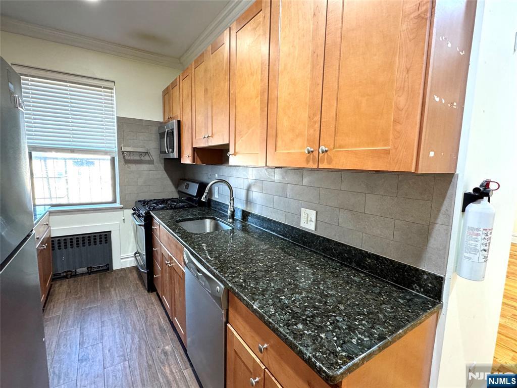 855 Broad Avenue B2 - Photo 4
