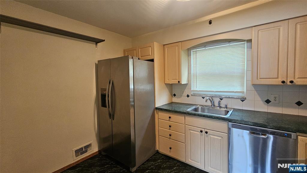 380 Coolidge Avenue - Photo 4