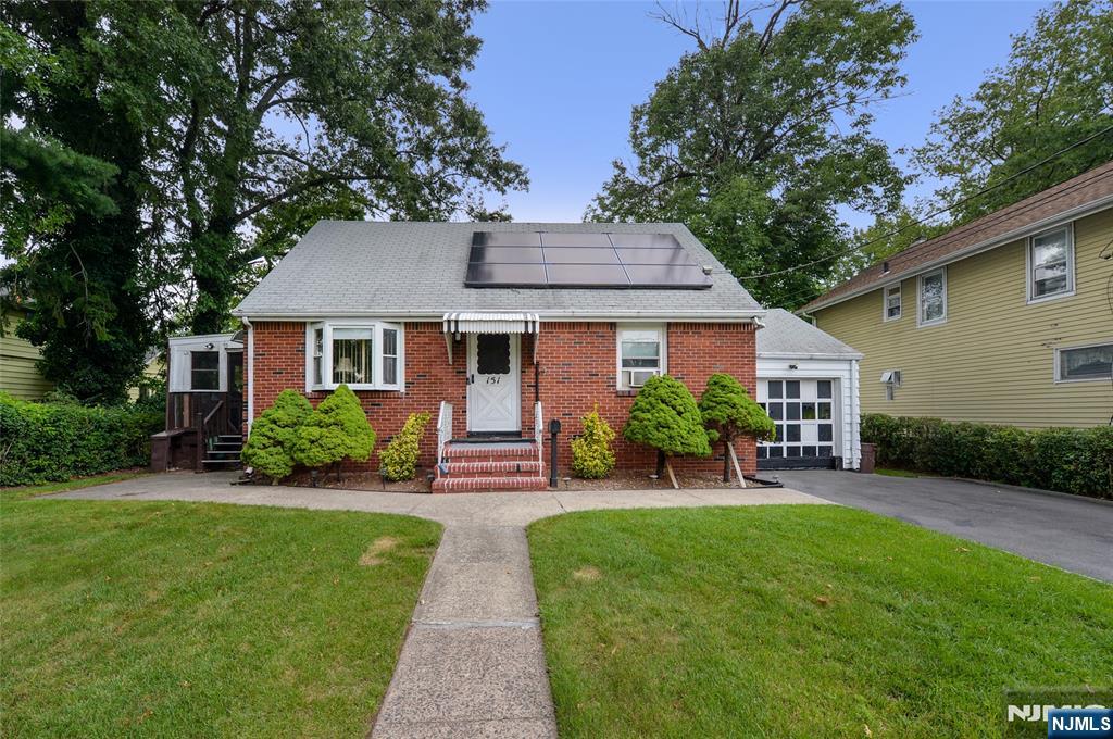 151 Hickory Ave, Bergenfield, NJ 07621