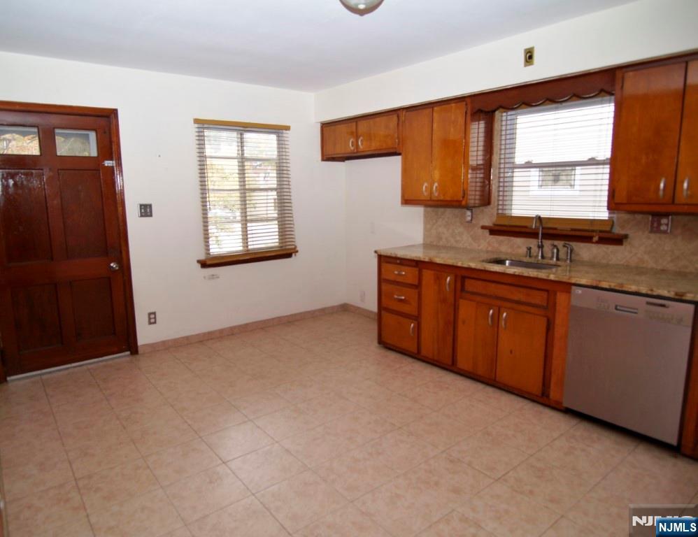 132 Queen Anne Road 1 - Photo 5