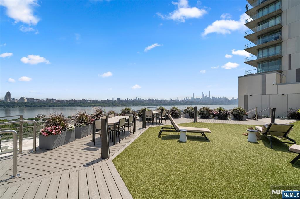 320 Adolphus Avenue #1102