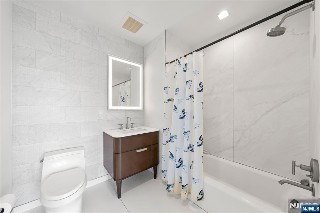 320 Adolphus Avenue #1102