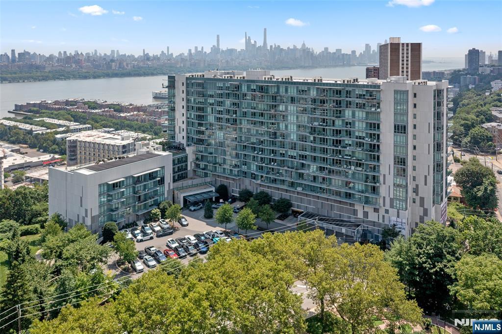 320 Adolphus Avenue #1102