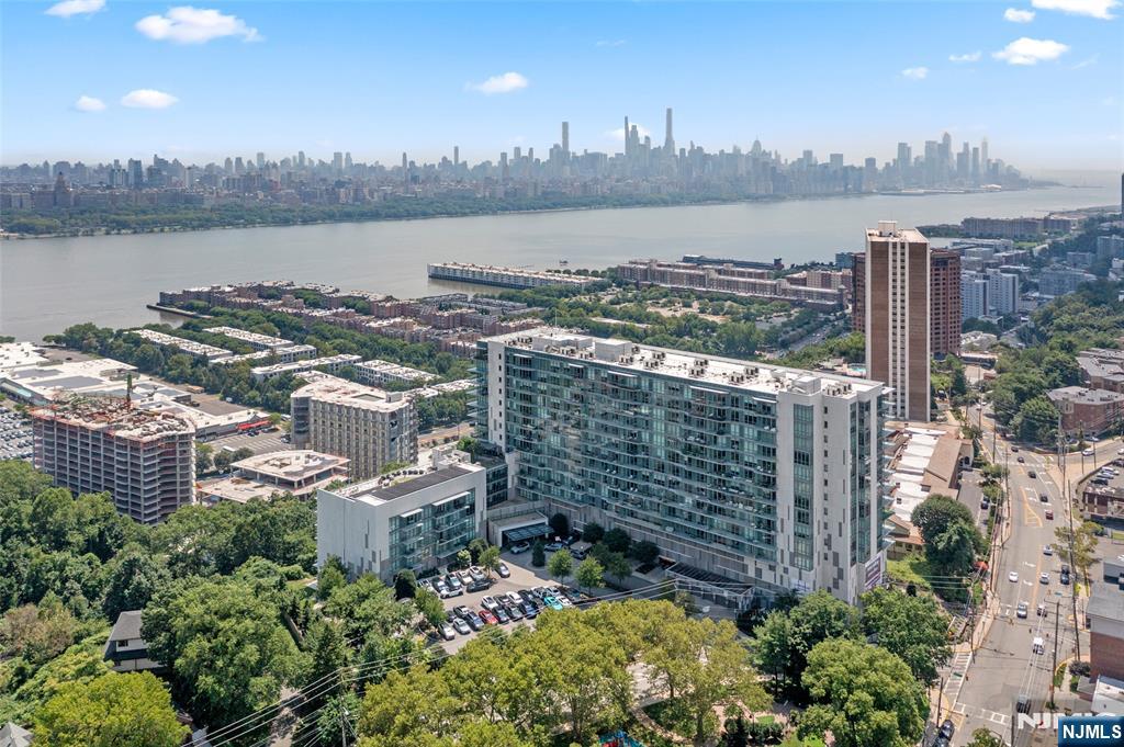 320 Adolphus Avenue #1102