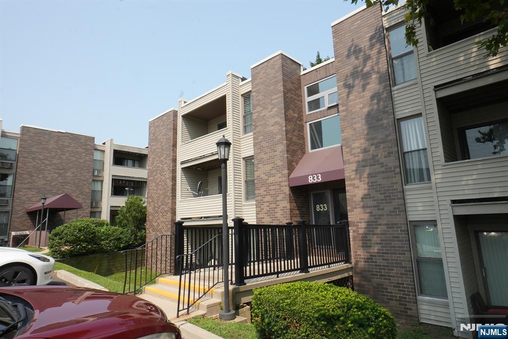 833 Main Street E - Photo 3