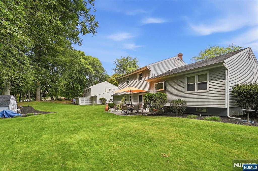 213 Alberon Dr, Park Ridge, NJ 07656