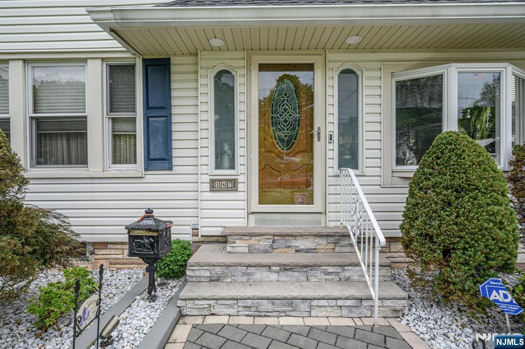 147 Claremont Avenue - Photo 2
