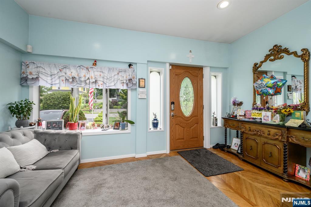 147 Claremont Avenue - Photo 4