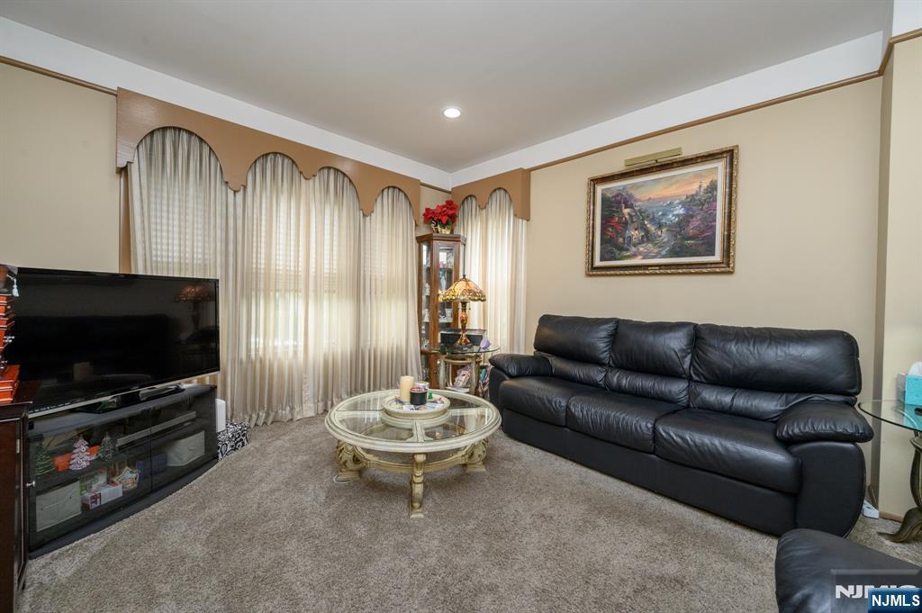 147 Claremont Avenue - Photo 5