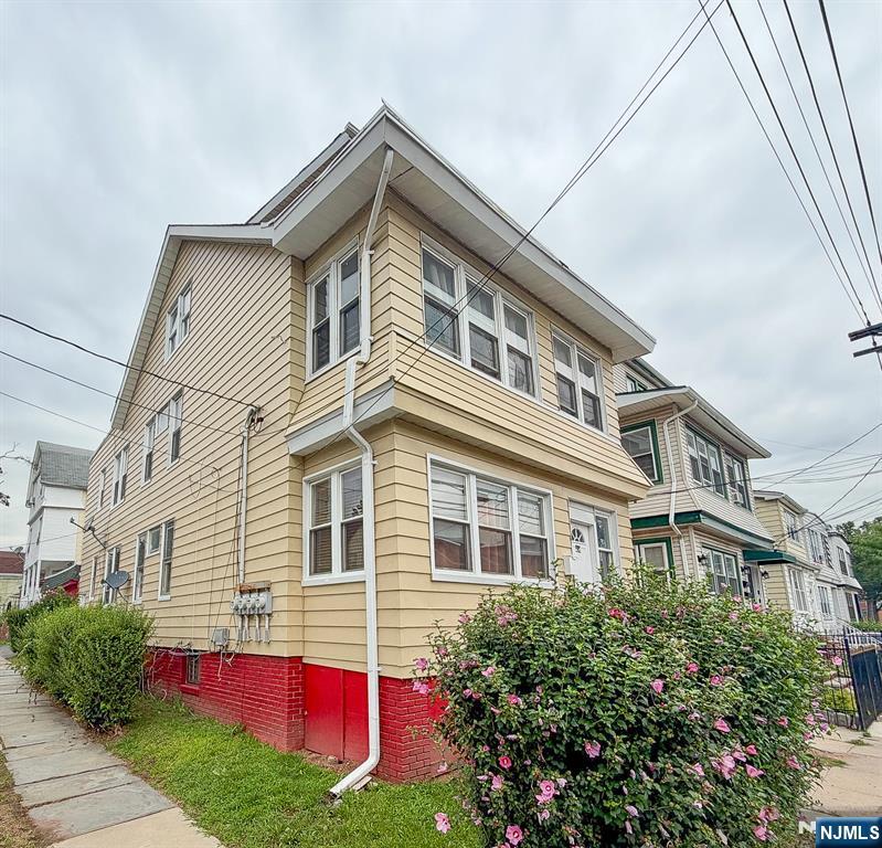 231 Myrtle Avenue - Photo 3
