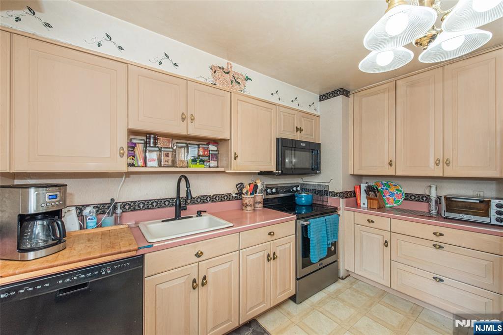 21 Hall Avenue - Photo 4