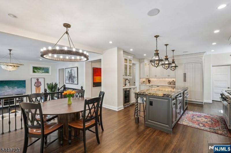 323 Montrose Avenue — photo 13
