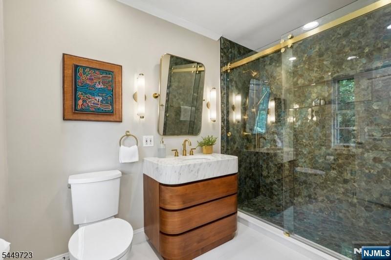 323 Montrose Avenue — photo 19