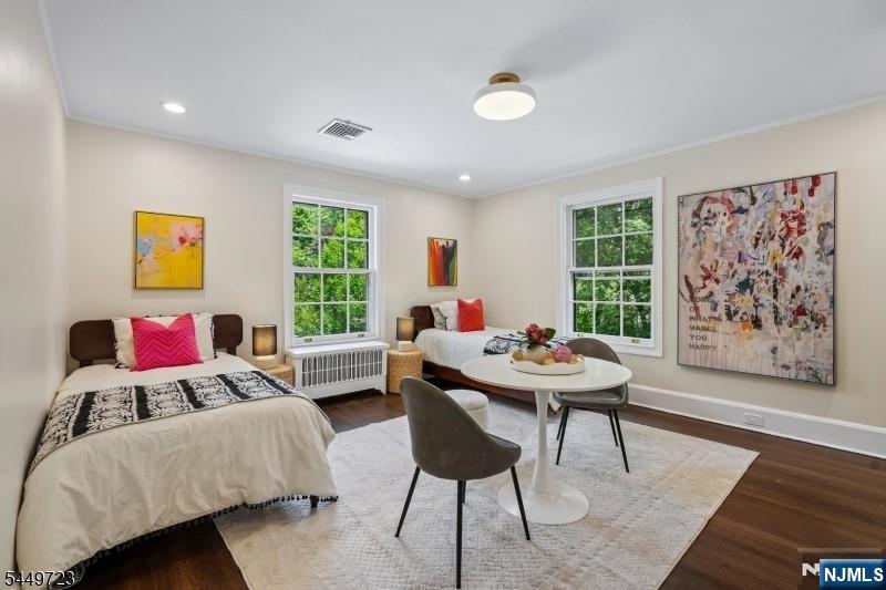 323 Montrose Avenue — photo 23