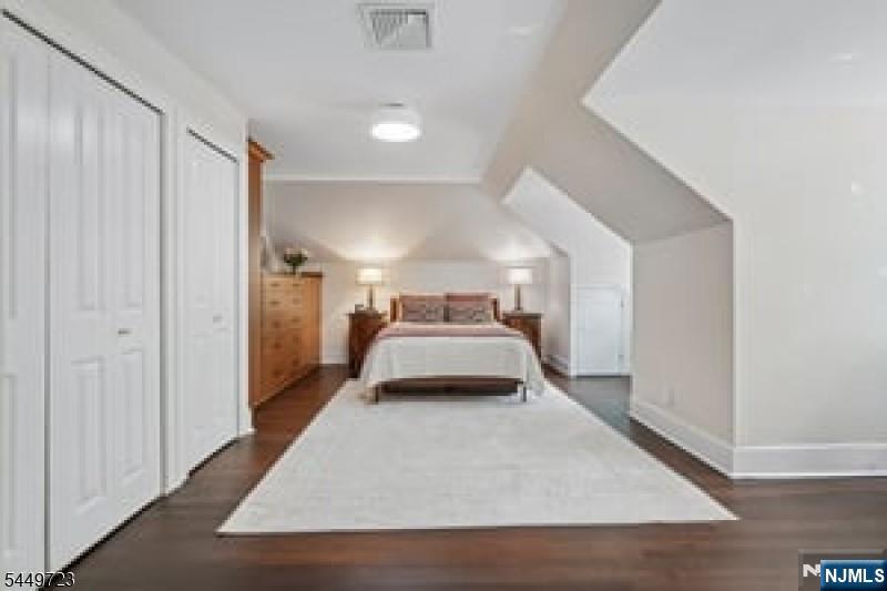 323 Montrose Avenue — photo 27