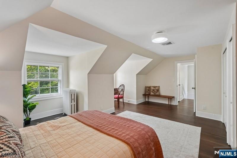 323 Montrose Avenue — photo 28