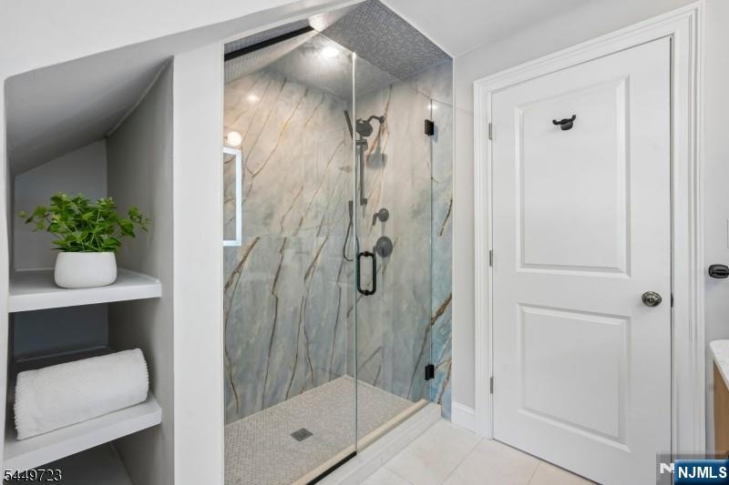 323 Montrose Avenue — photo 30