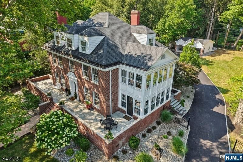 323 Montrose Avenue - Photo 4