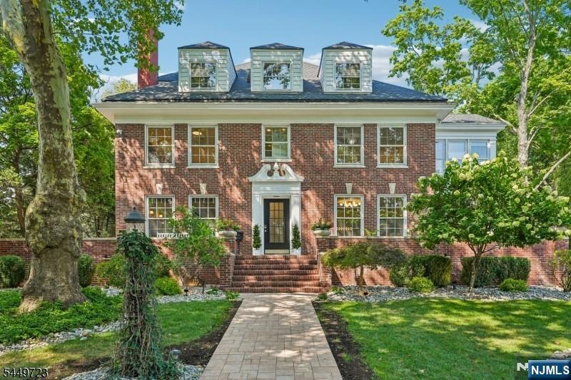 323 Montrose Avenue — photo 37