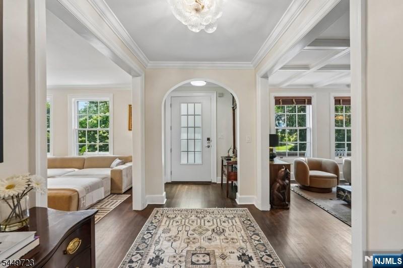 323 Montrose Avenue - Photo 5