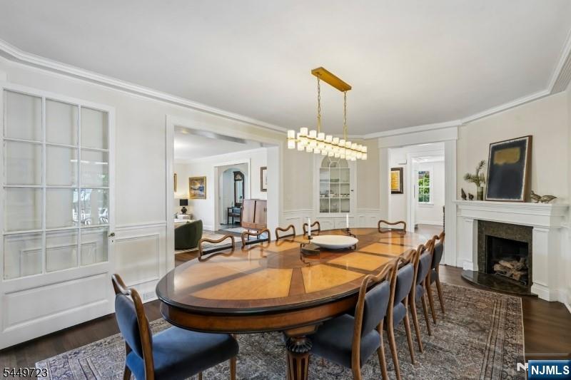 323 Montrose Avenue — photo 10