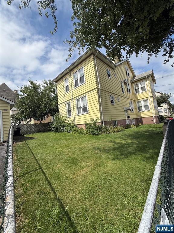 170 Laurel Avenue 3 - Photo 2