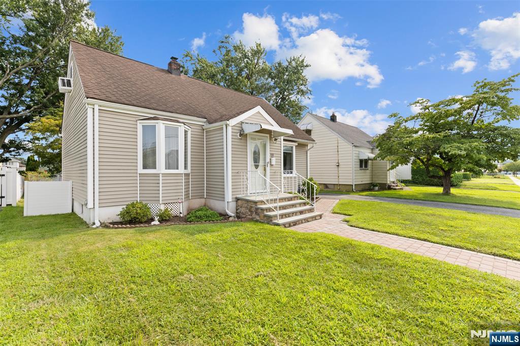 40 N Garwood Ct, Garfield, NJ 07026