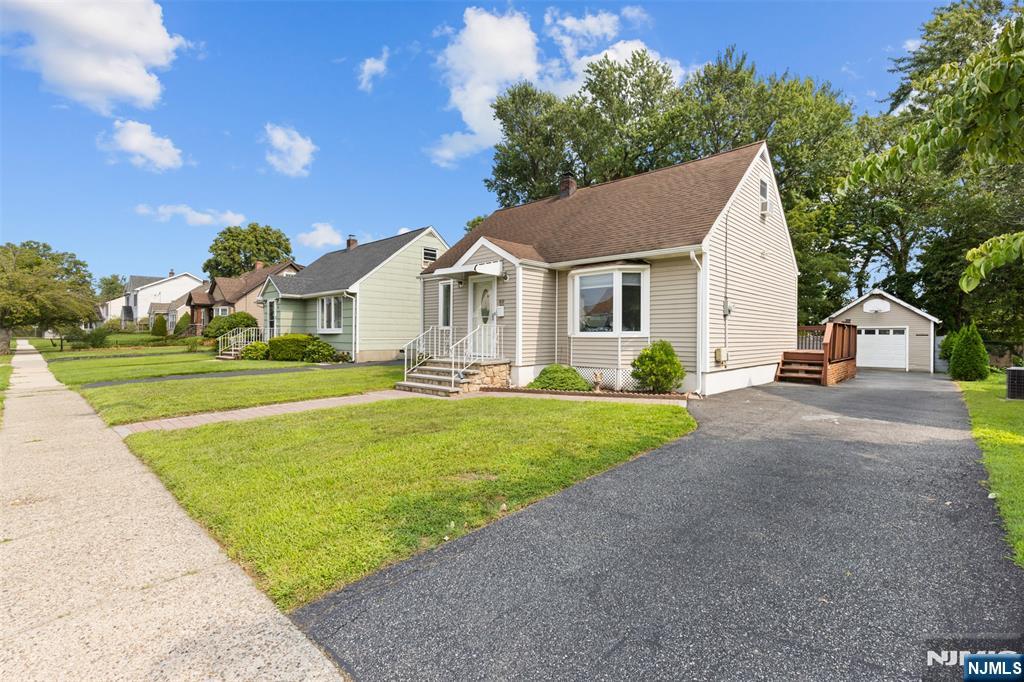 40 N Garwood Ct, Garfield, NJ 07026