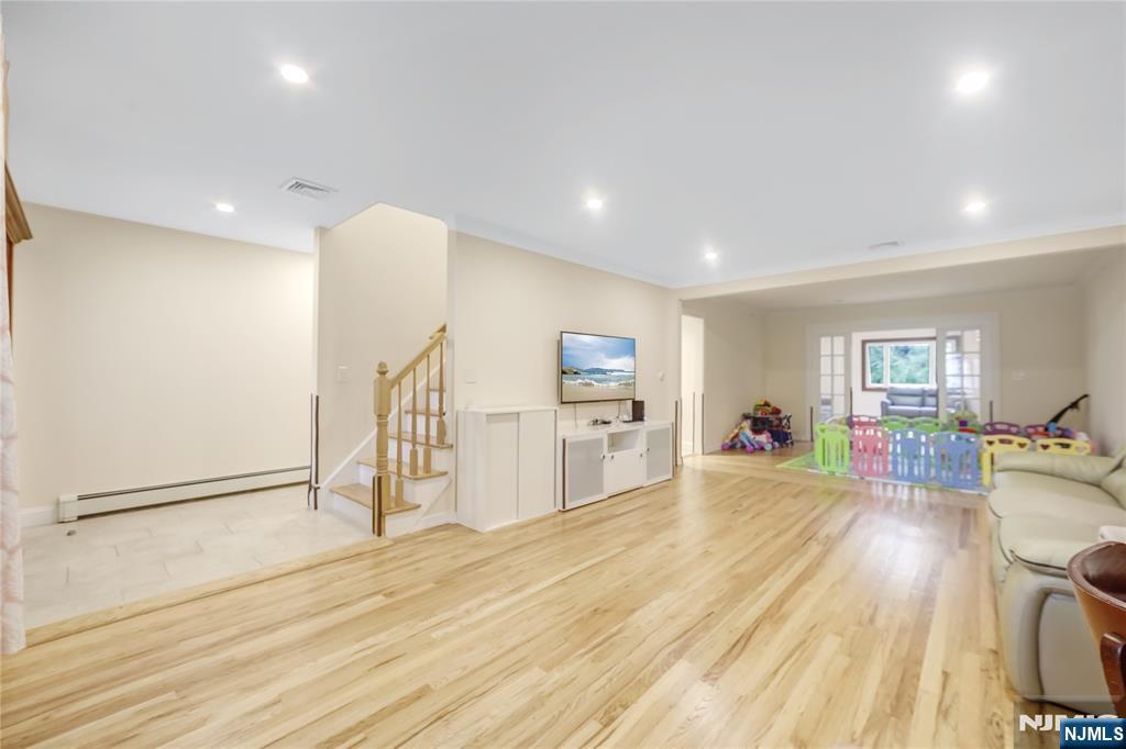 99 Lambert Place - Photo 4