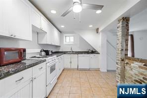416 Washington Terrace - Photo 2