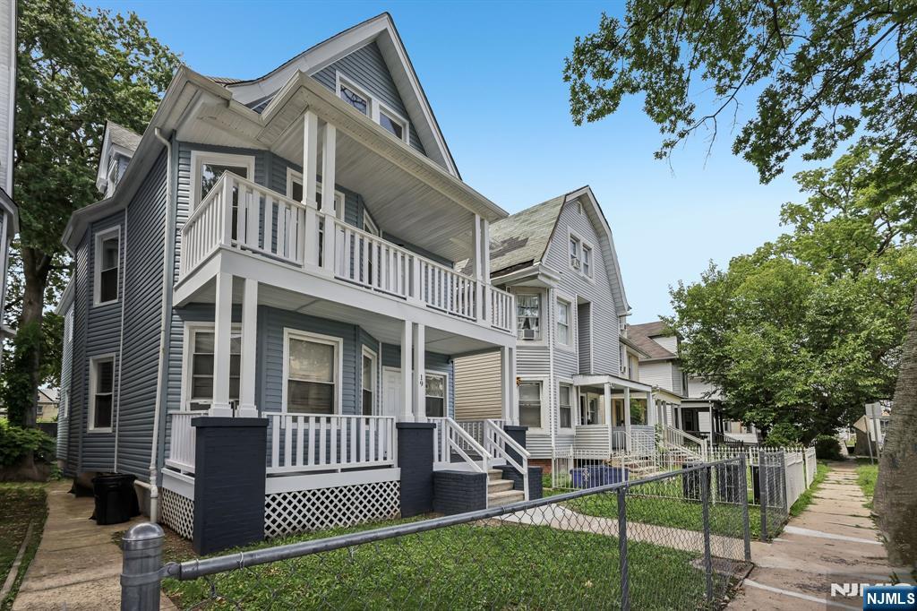 19 Nassau Place - Photo 2