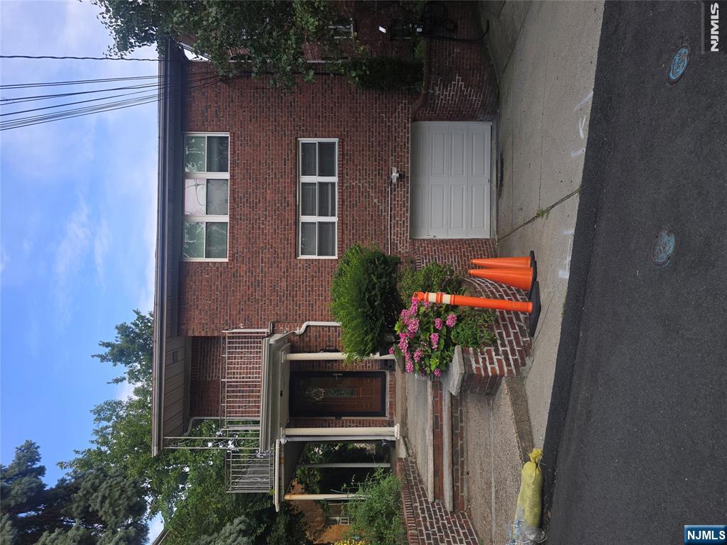 126 Temple Terrace 1st. Floor