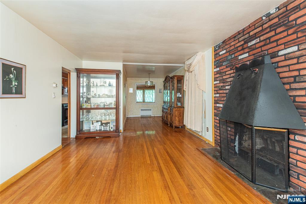 385-387 41st Street - Photo 3