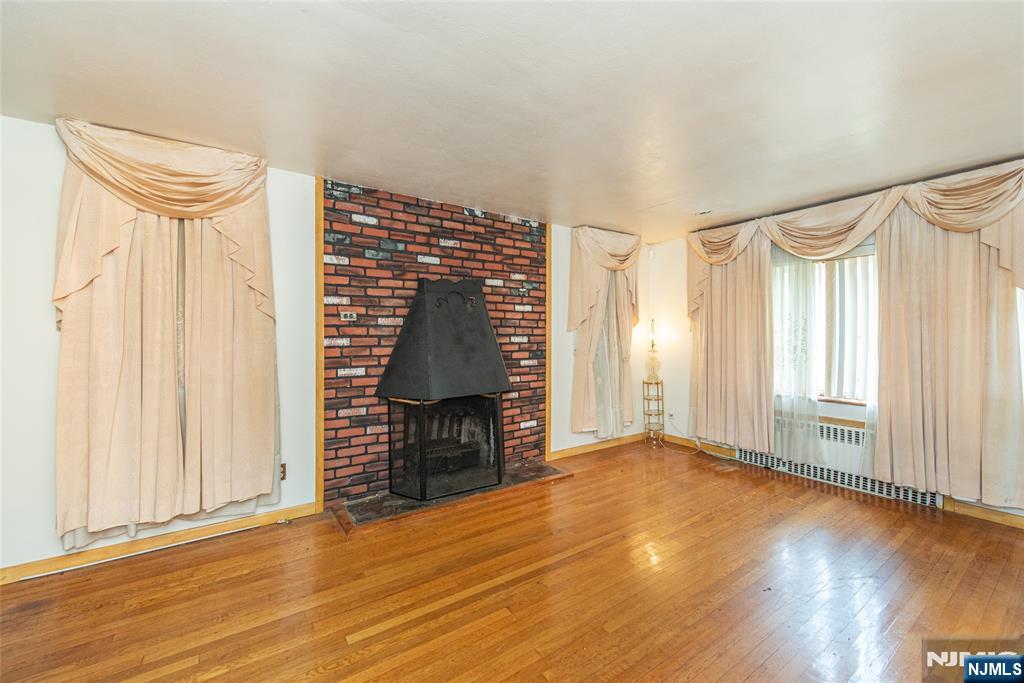 385-387 41st Street - Photo 4