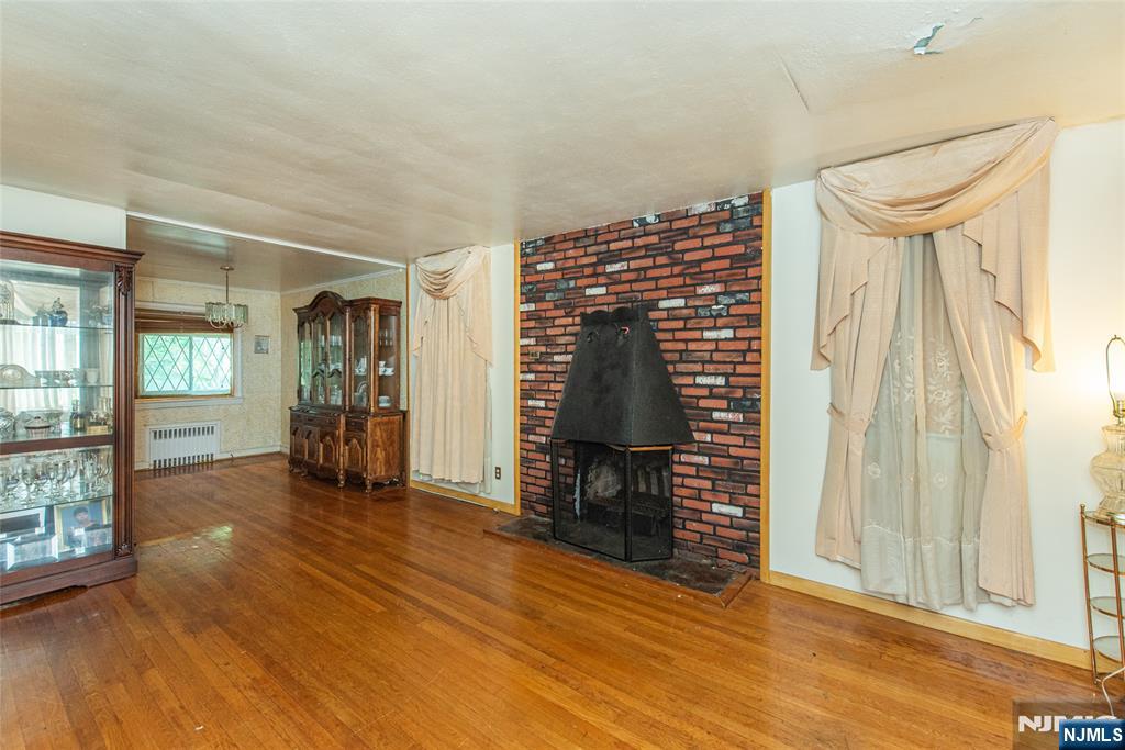 385-387 41st Street - Photo 5