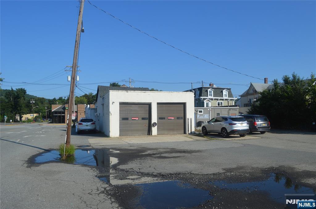 5 Maple Avenue - Photo 2