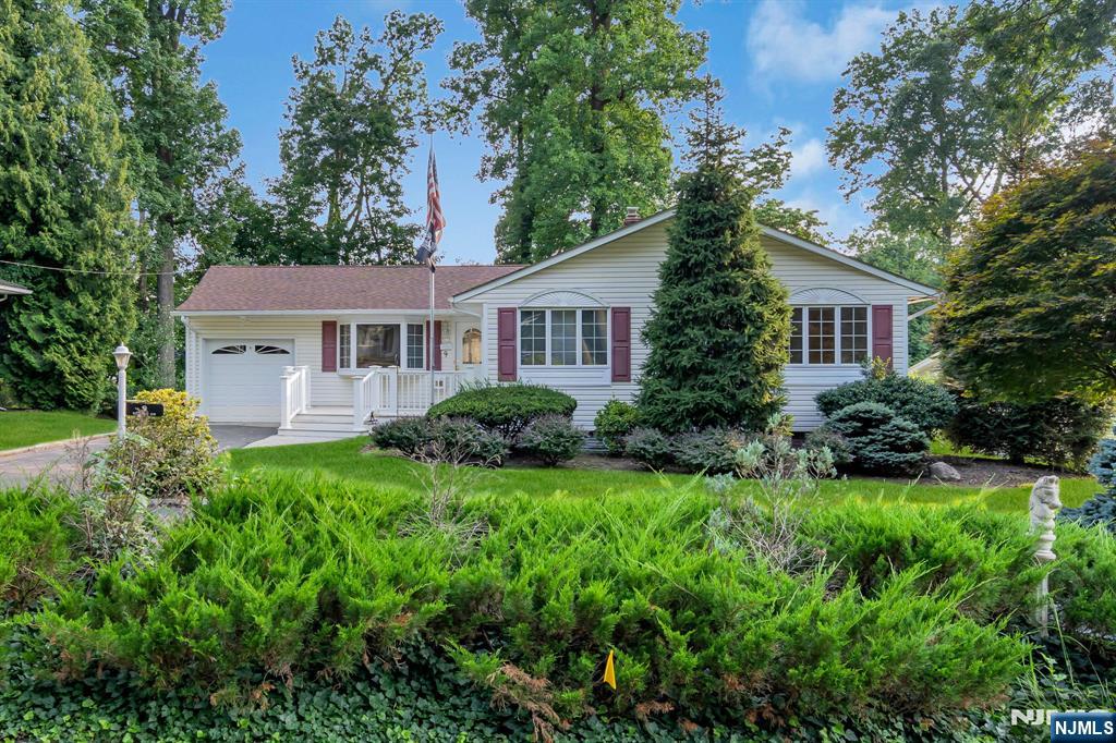9 Belaire Drive - Photo 1
