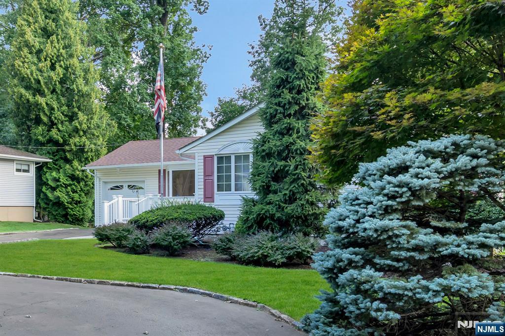 9 Belaire Drive - Photo 2