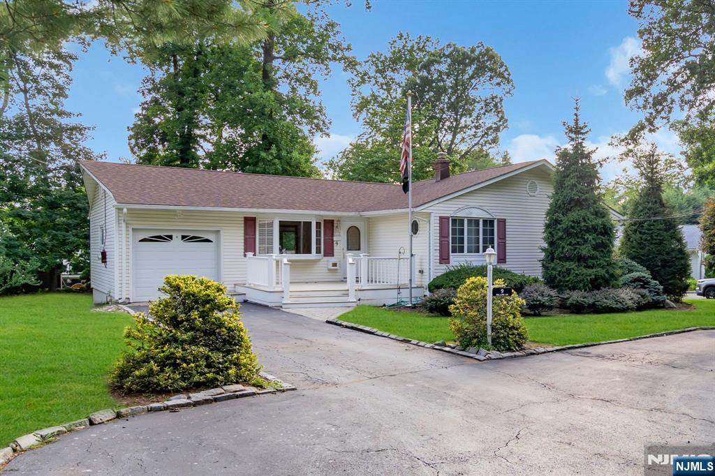 9 Belaire Drive - Photo 3