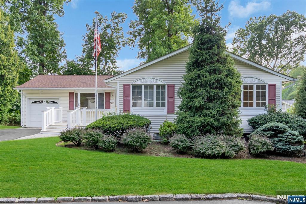 9 Belaire Drive - Photo 4