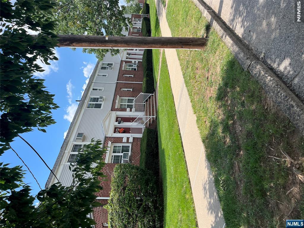 99 Hastings B - Photo 1