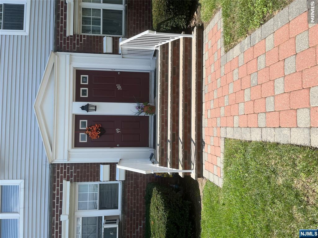 99 Hastings B - Photo 2