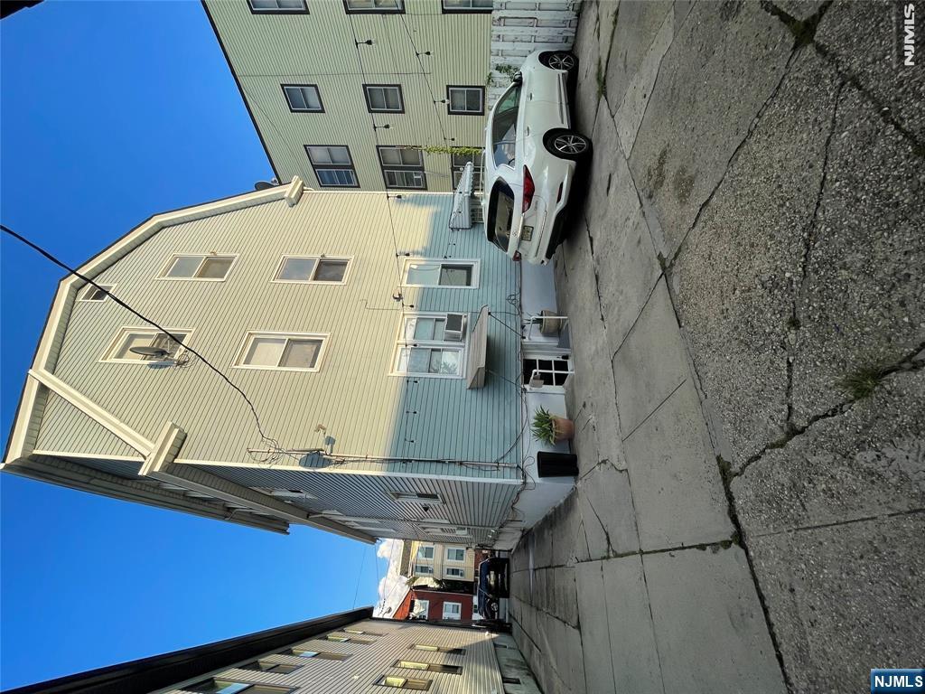 13 WINDSOR Street - Photo 2