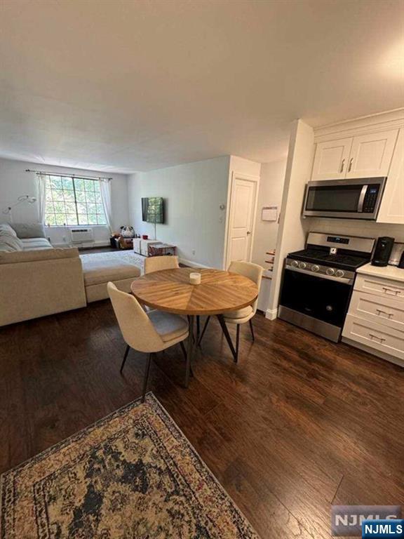 909 Thoreau Court 909 - Photo 2
