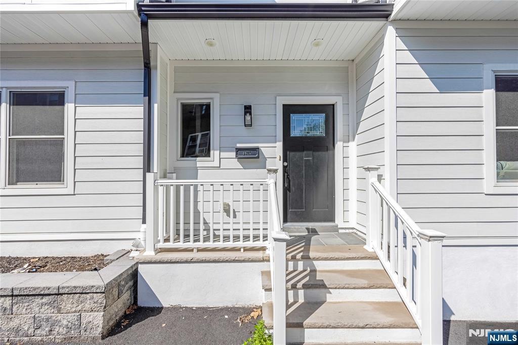 203 Queen Anne Road - Photo 3