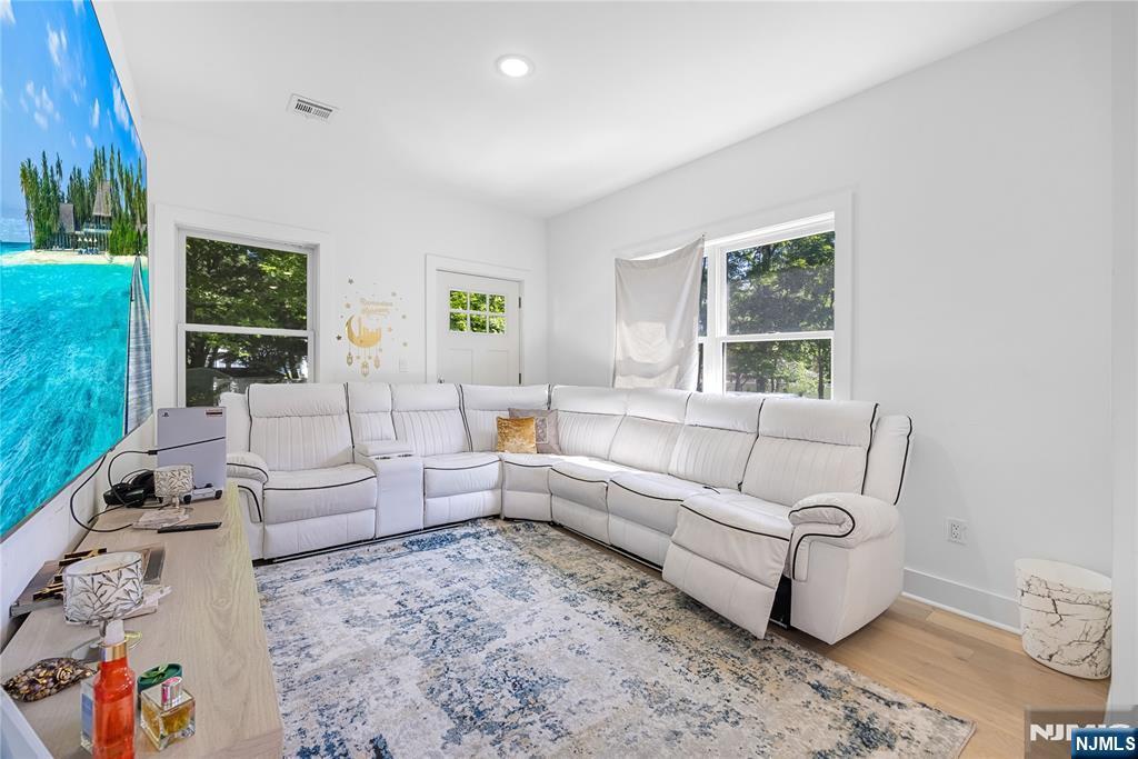 203 Queen Anne Road - Photo 5