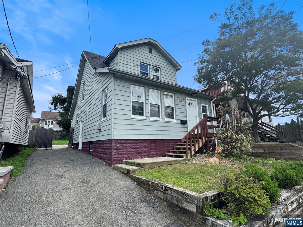 1113 Woolley Avenue - Photo 1