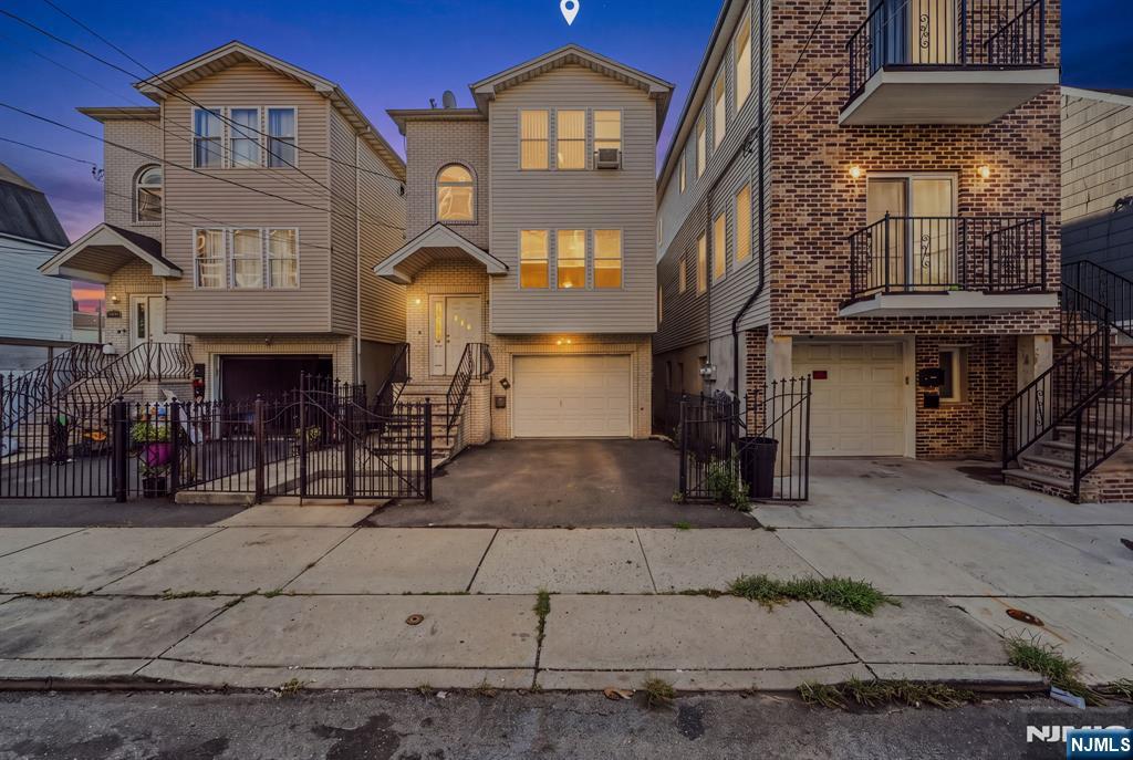 629 18th Street - Photo 1