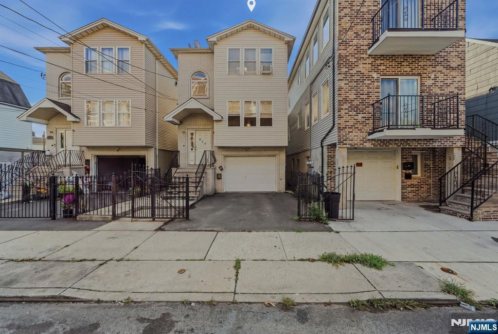 629 18th Street - Photo 2
